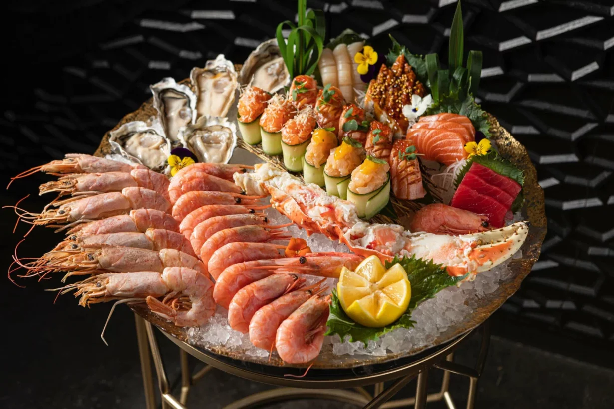 Интерьер/Экстерьер/Банкетная зона/Бар/Стол для двоих/Вход/Главный зал/Lounge зона ресторан Bluefin фото