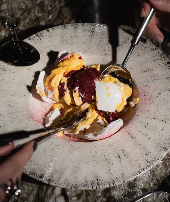 Интерьер/Экстерьер/Банкетная зона/Бар/Стол для двоих/Вход/Главный зал/Lounge зона ресторан Hide фото