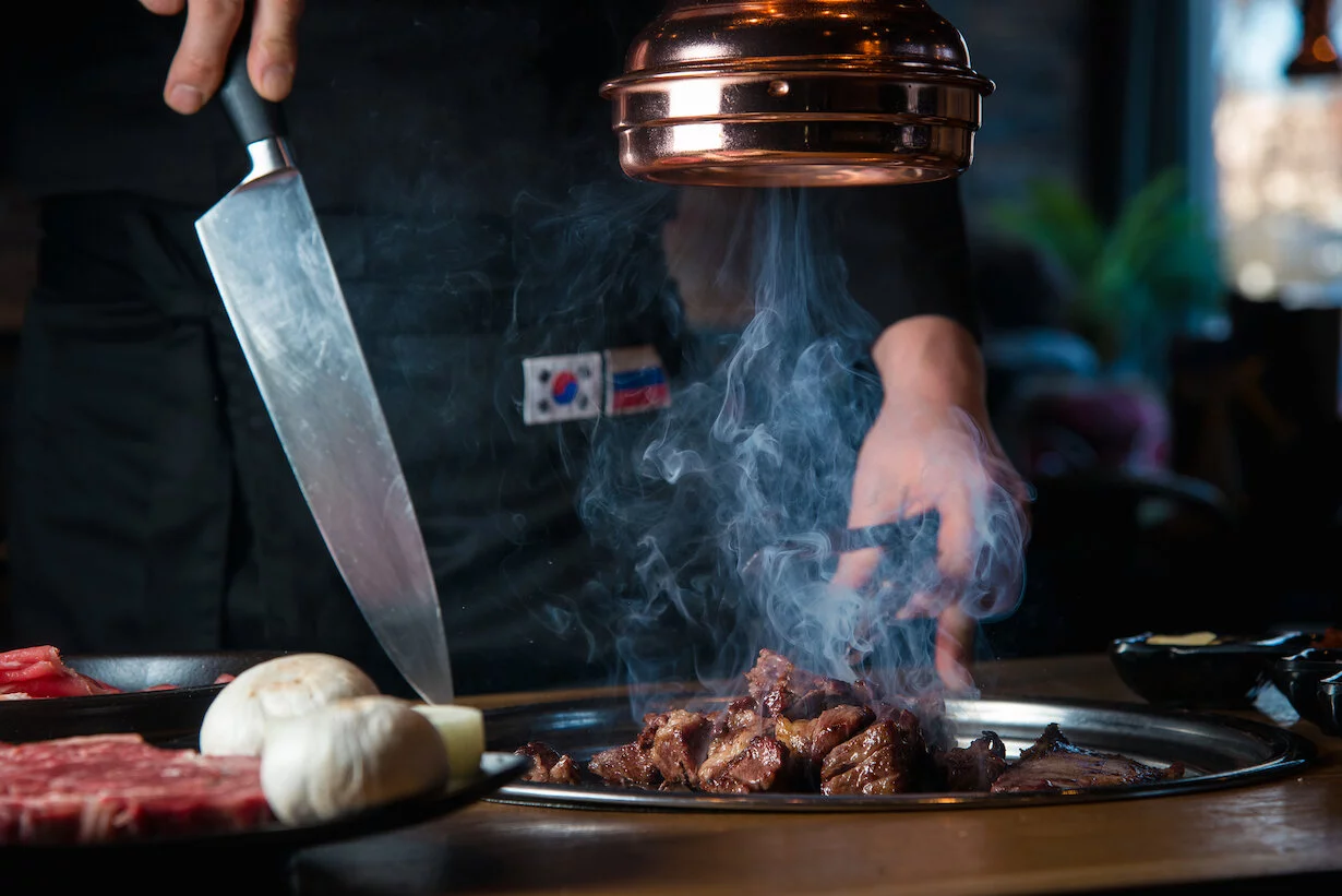 Интерьер/Экстерьер/Банкетная зона/Бар/Стол для двоих/Вход/Главный зал/Lounge зона ресторан Hite фото