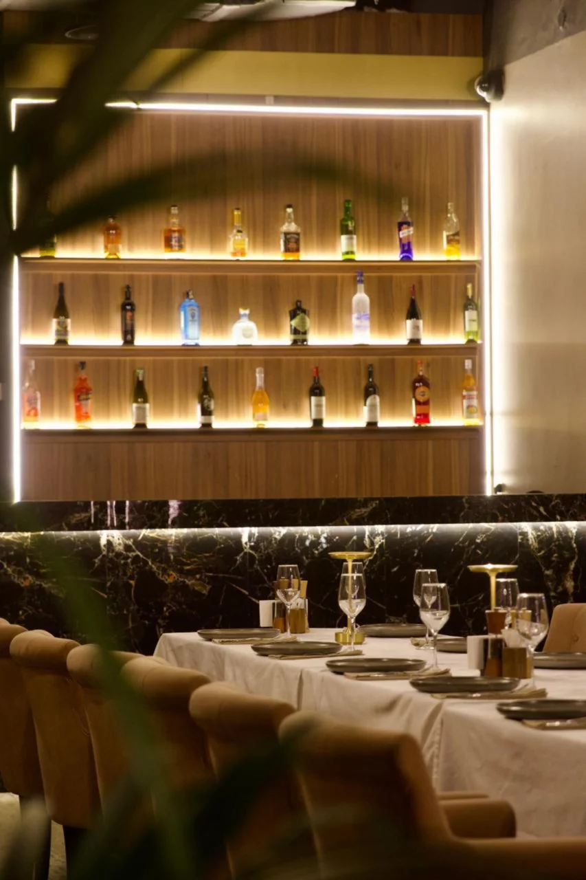 Интерьер/Экстерьер/Банкетная зона/Бар/Стол для двоих/Вход/Главный зал/Lounge зона ресторан The Villa фото