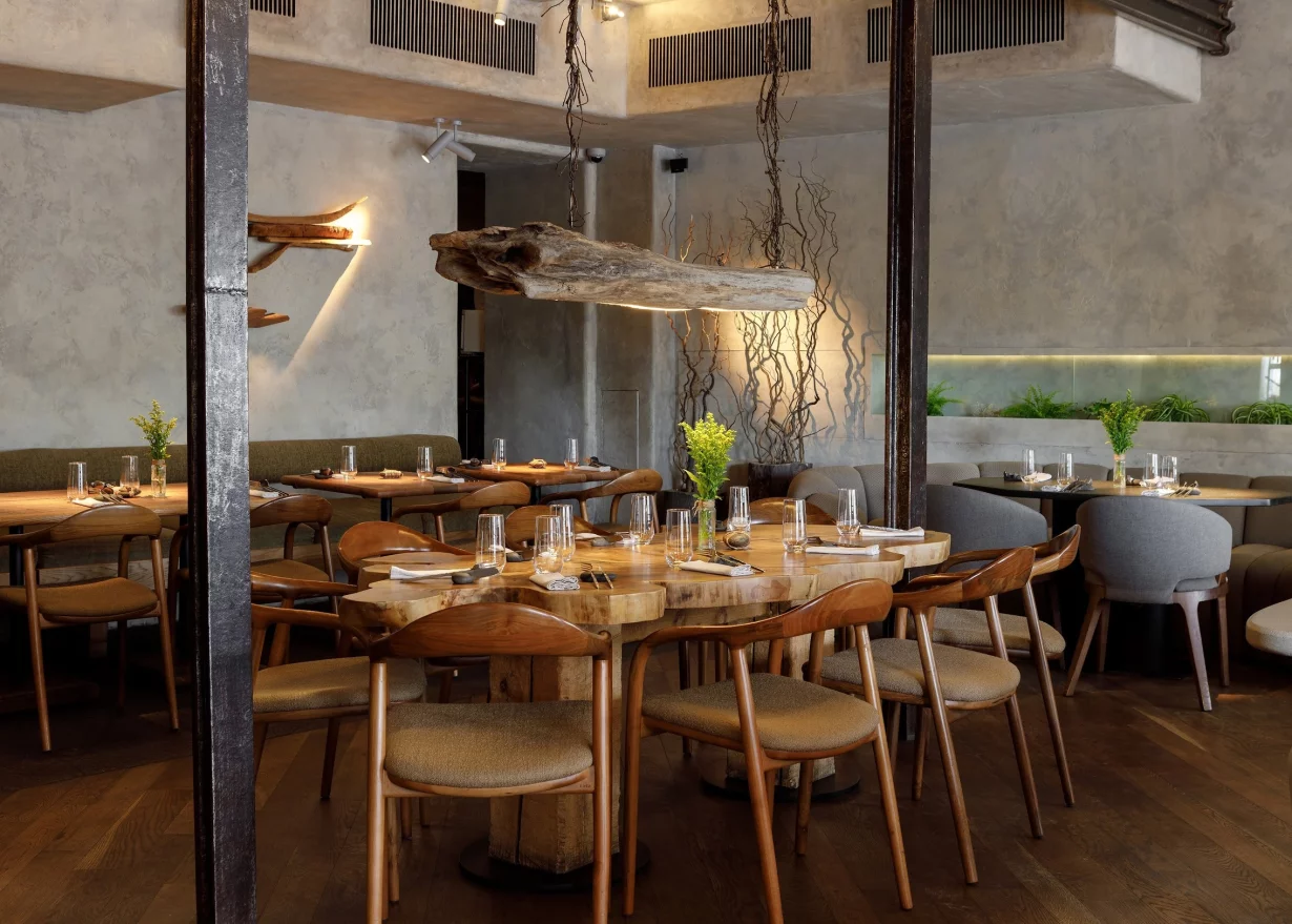 Интерьер/Экстерьер/Банкетная зона/Бар/Стол для двоих/Вход/Главный зал/Lounge зона ресторан Айна фото