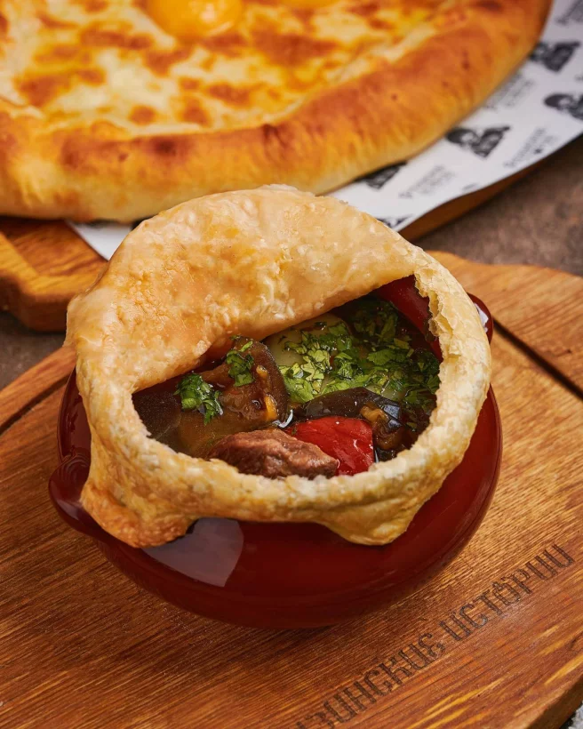 Интерьер/Экстерьер/Банкетная зона/Бар/Стол для двоих/Вход/Главный зал/Lounge зона ресторан Грузинские истории фото