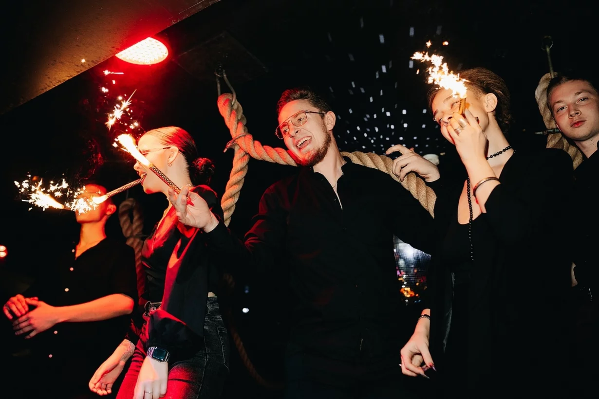 Интерьер/Экстерьер/Банкетная зона/Бар/Стол для двоих/Вход/Главный зал/Lounge зона клуб Синий Nebar фото