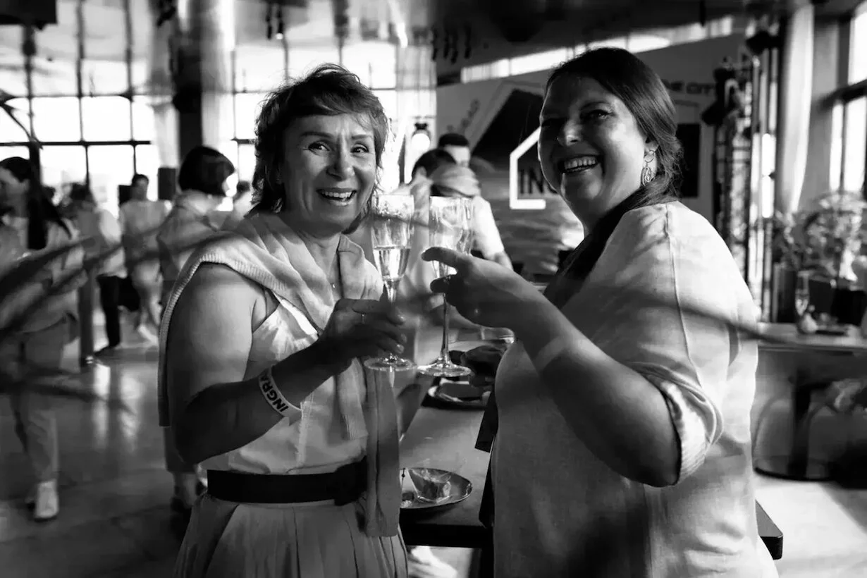 Интерьер/Экстерьер/Банкетная зона/Бар/Стол для двоих/Вход/Главный зал/Lounge зона банкетный зал Mooring фото