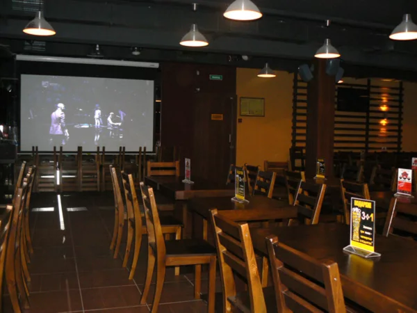 Kontakt bar - Visit Saint Petersburg