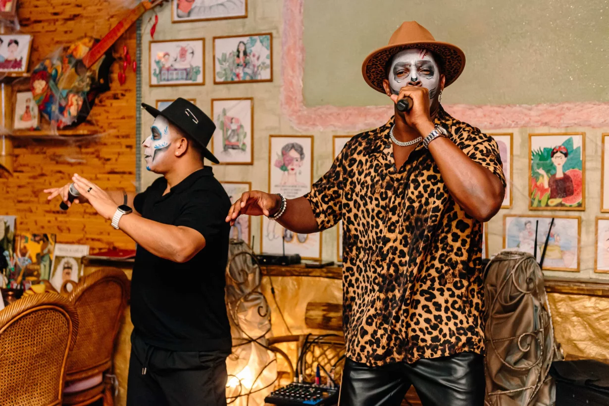 Интерьер/Экстерьер/Банкетная зона/Бар/Стол для двоих/Вход/Главный зал/Lounge зона кафе Фрида фото