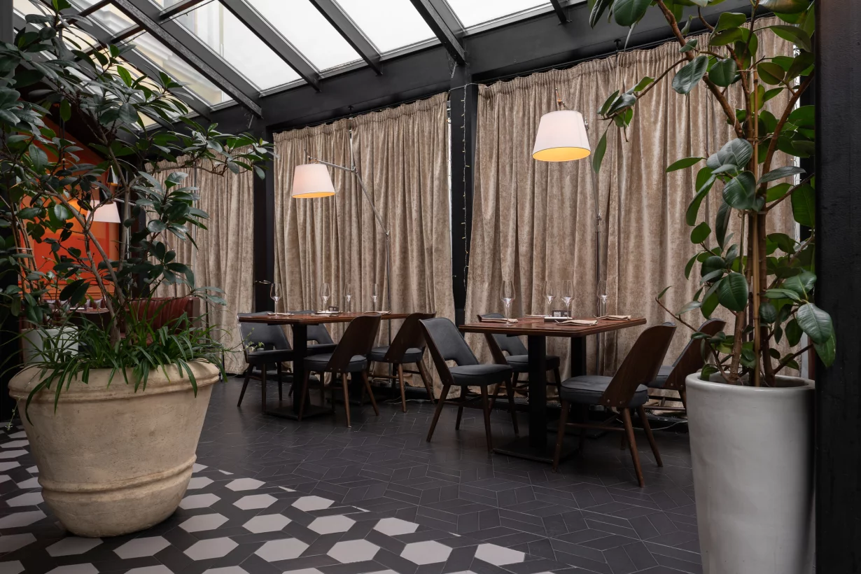 Интерьер/Экстерьер/Банкетная зона/Бар/Стол для двоих/Вход/Главный зал/Lounge зона ресторан Steak It Easy фото