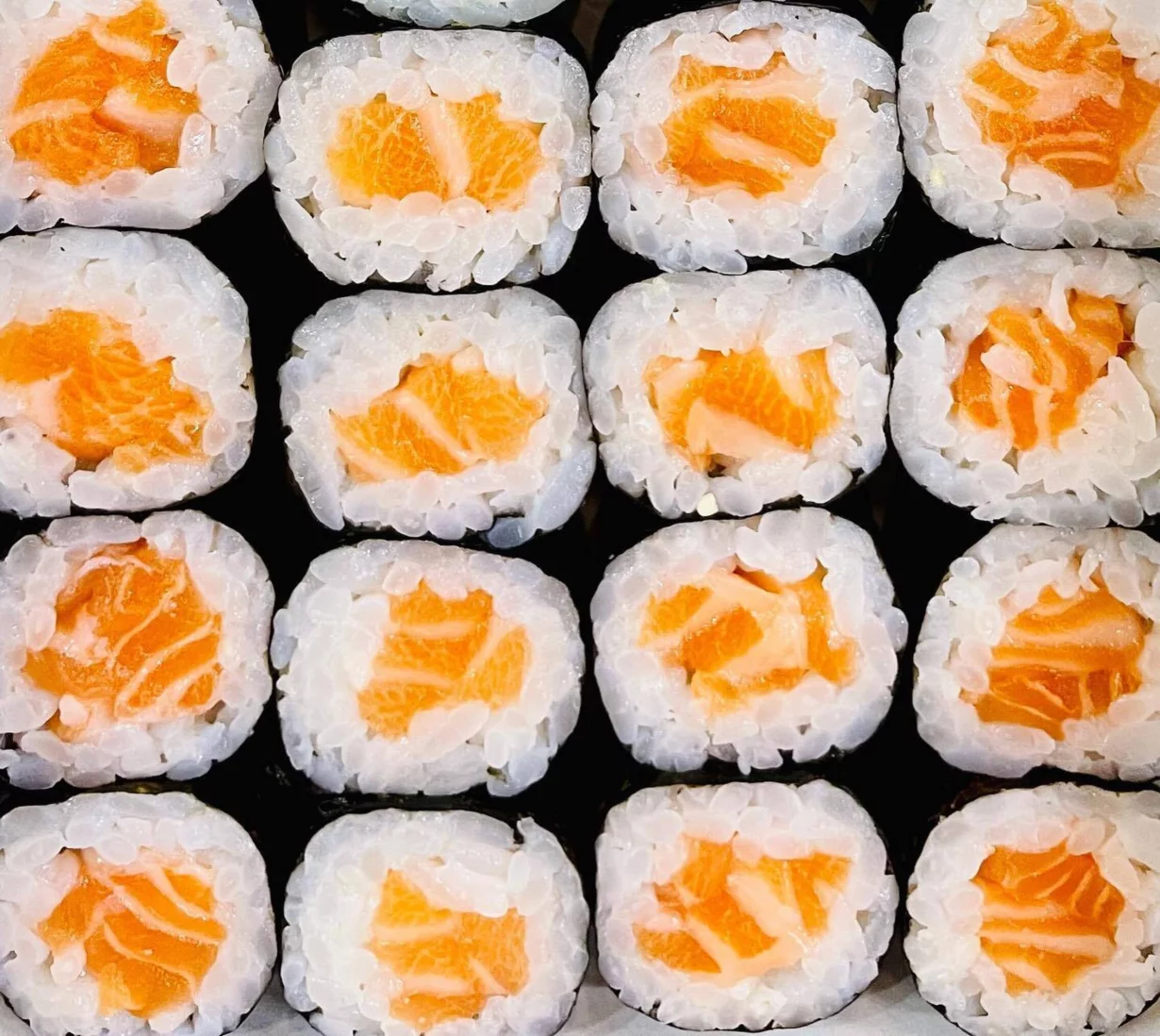 Интерьер/Экстерьер/Банкетная зона/Бар/Стол для двоих/Вход/Главный зал/Lounge зона ресторан Kuji фото