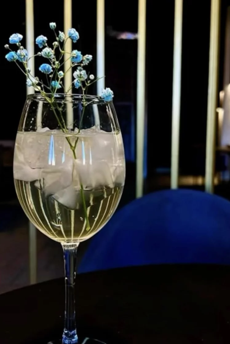 Интерьер/Экстерьер/Банкетная зона/Бар/Стол для двоих/Вход/Главный зал/Lounge зона ресторан Gonzo фото