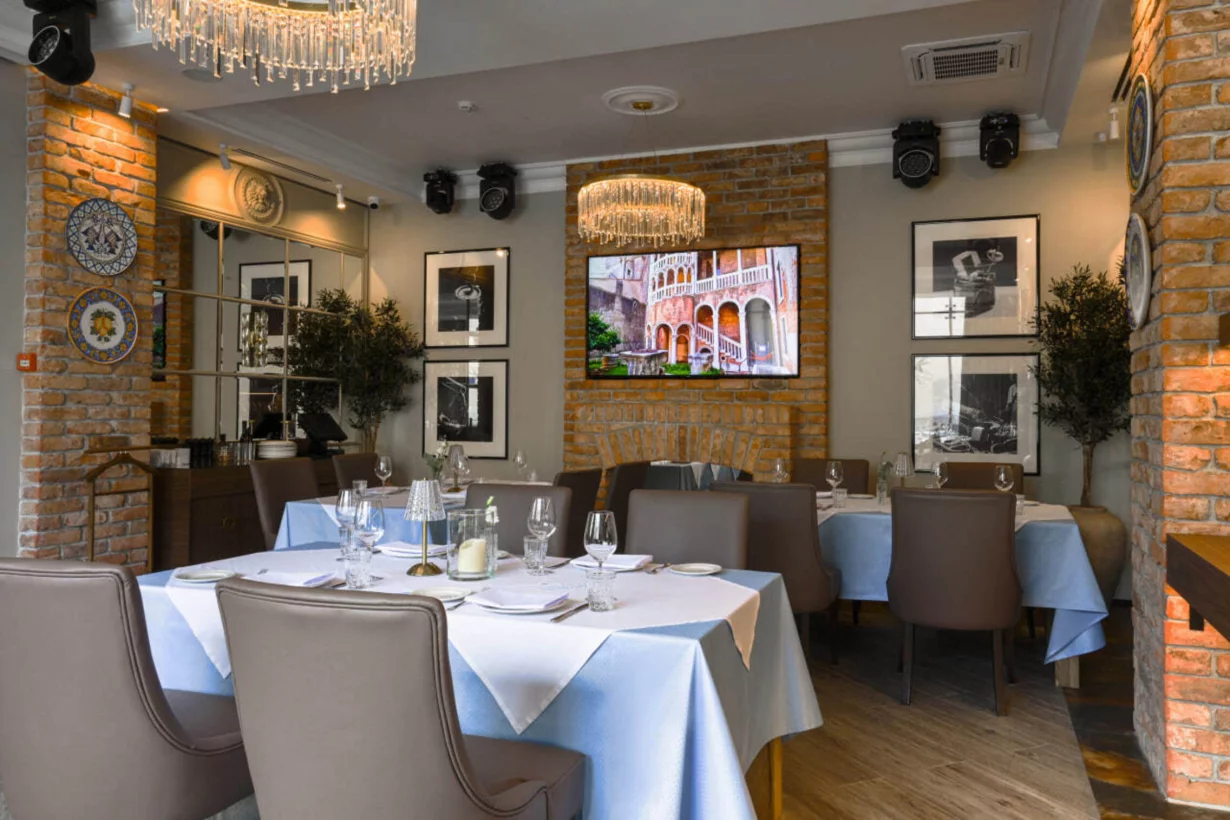 Интерьер/Экстерьер/Банкетная зона/Бар/Стол для двоих/Вход/Главный зал/Lounge зона ресторан La Provincia фото