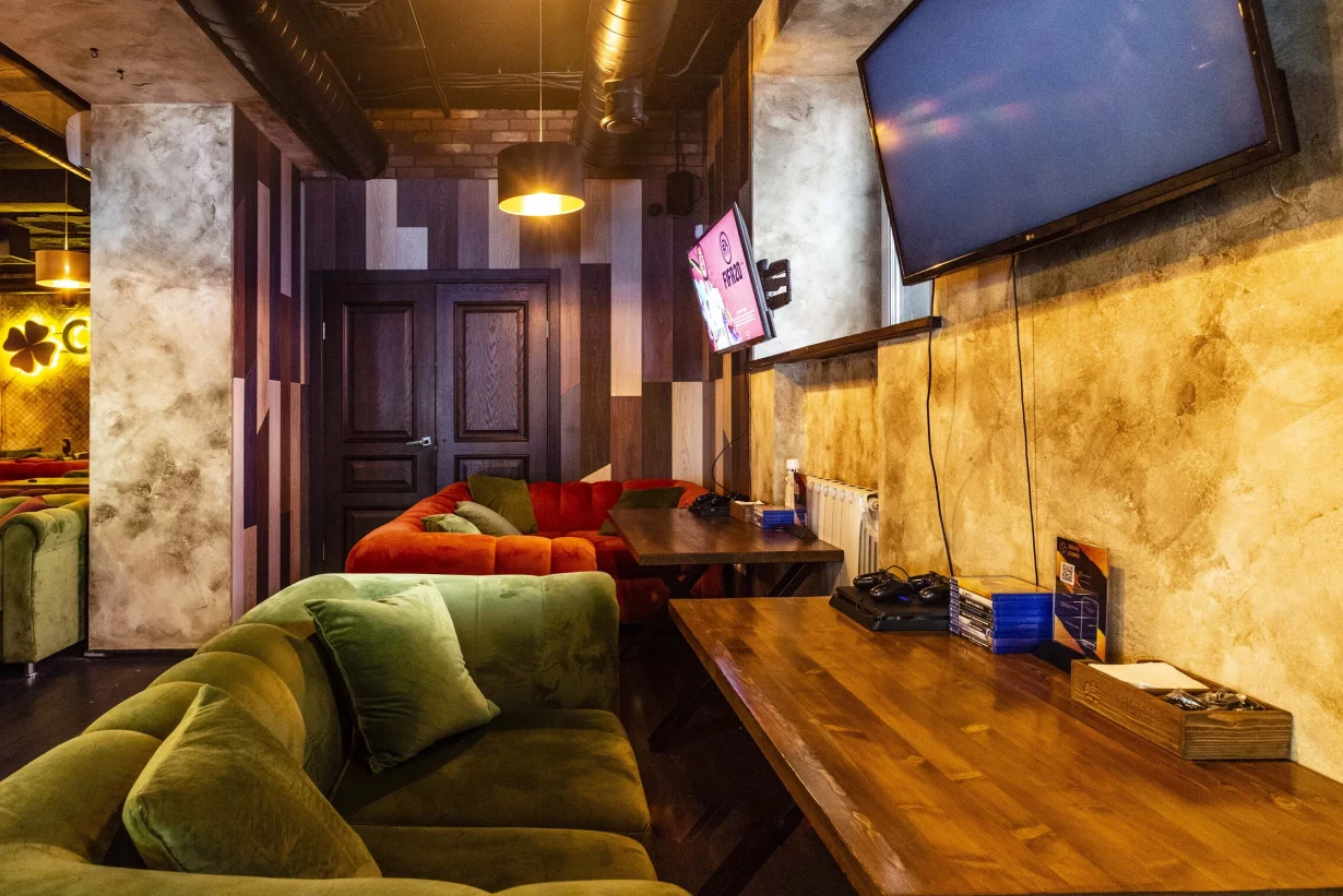 Интерьер/Экстерьер/Банкетная зона/Бар/Стол для двоих/Вход/Главный зал/Lounge зона лаунж Chorse Lounge фото