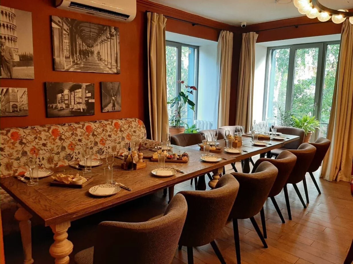 Интерьер/Экстерьер/Банкетная зона/Бар/Стол для двоих/Вход/Главный зал/Lounge зона ресторан Donna Olivia фото