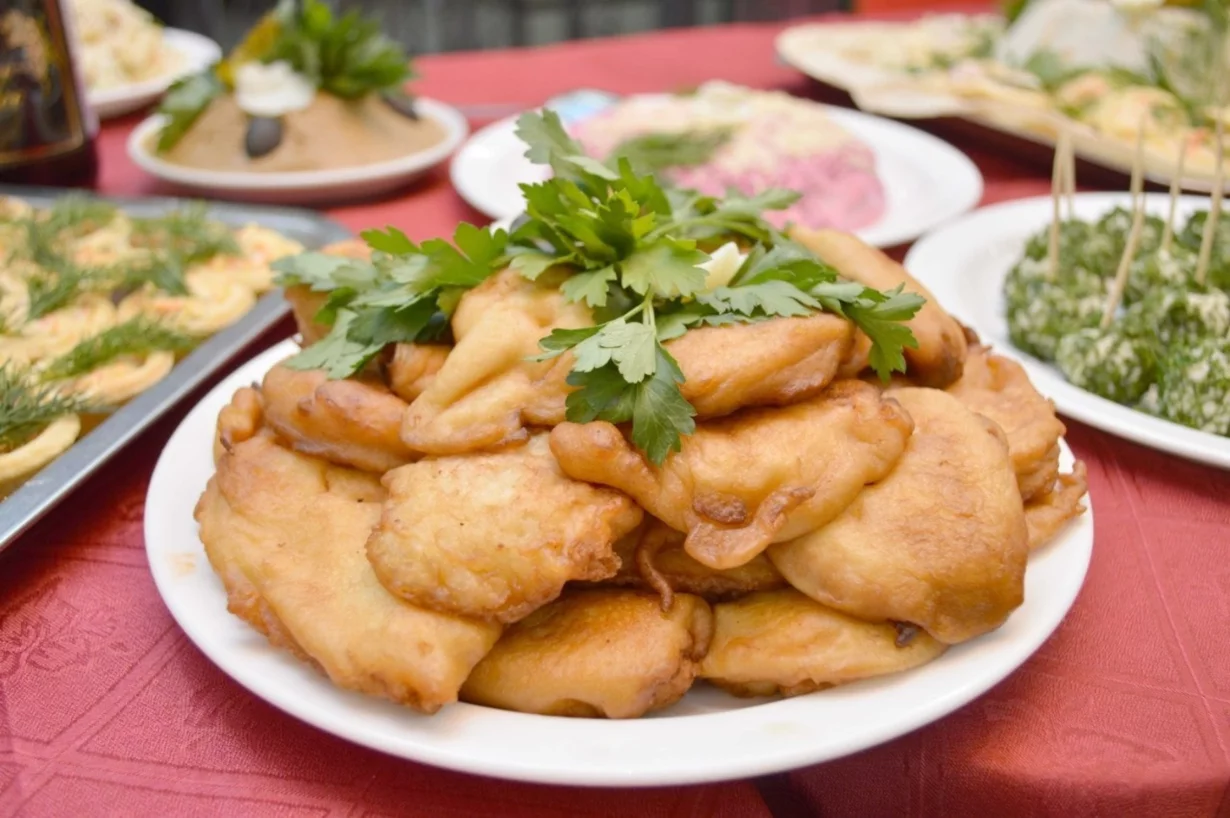 Интерьер/Экстерьер/Банкетная зона/Бар/Стол для двоих/Вход/Главный зал/Lounge зона столовая Добрая столовая фото