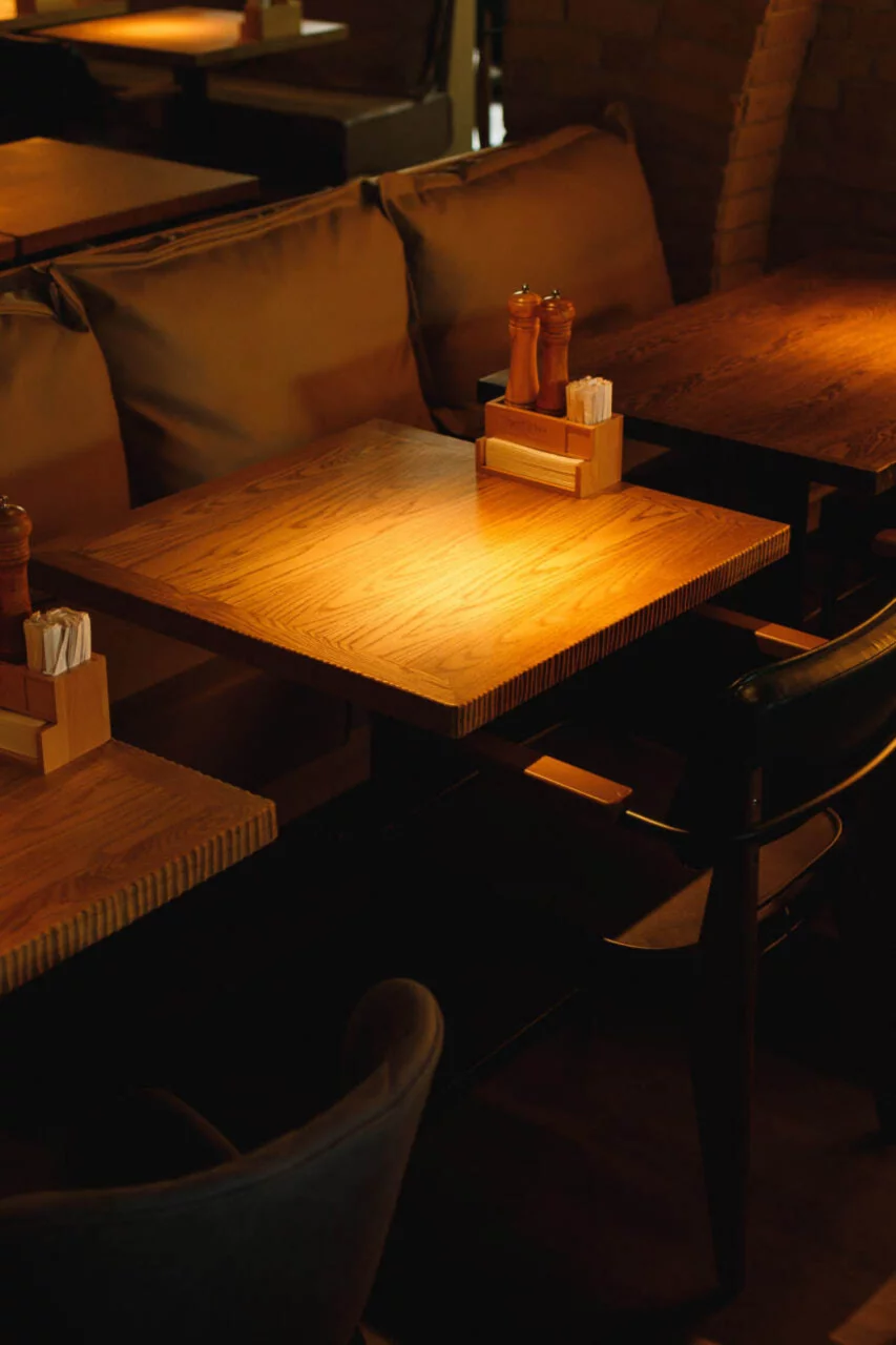 Интерьер/Экстерьер/Банкетная зона/Бар/Стол для двоих/Вход/Главный зал/Lounge зона ресторан The Pivo фото