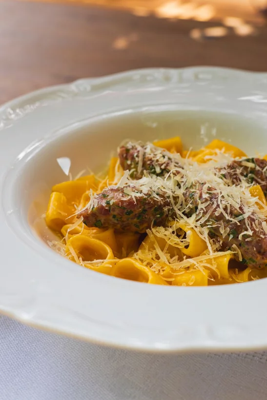 Интерьер/Экстерьер/Банкетная зона/Бар/Стол для двоих/Вход/Главный зал/Lounge зона ресторан Берег фото