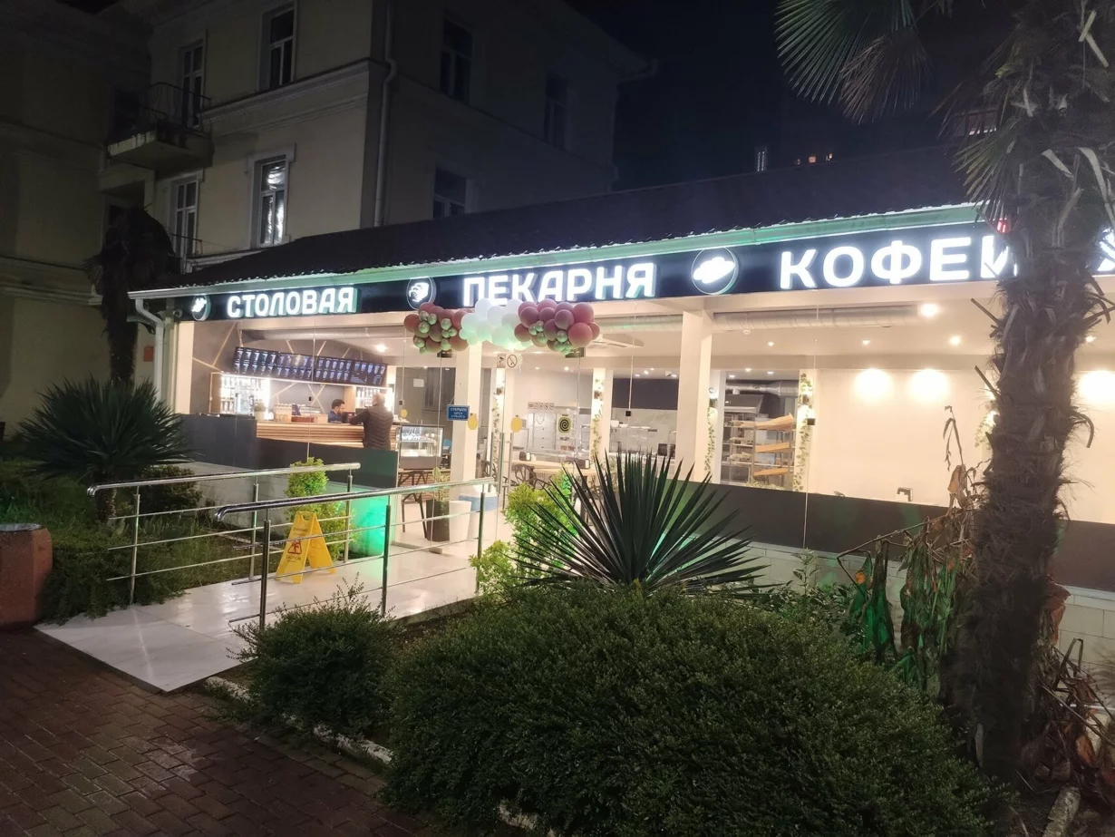 Интерьер/Экстерьер/Банкетная зона/Бар/Стол для двоих/Вход/Главный зал/Lounge зона кафе Арати фото