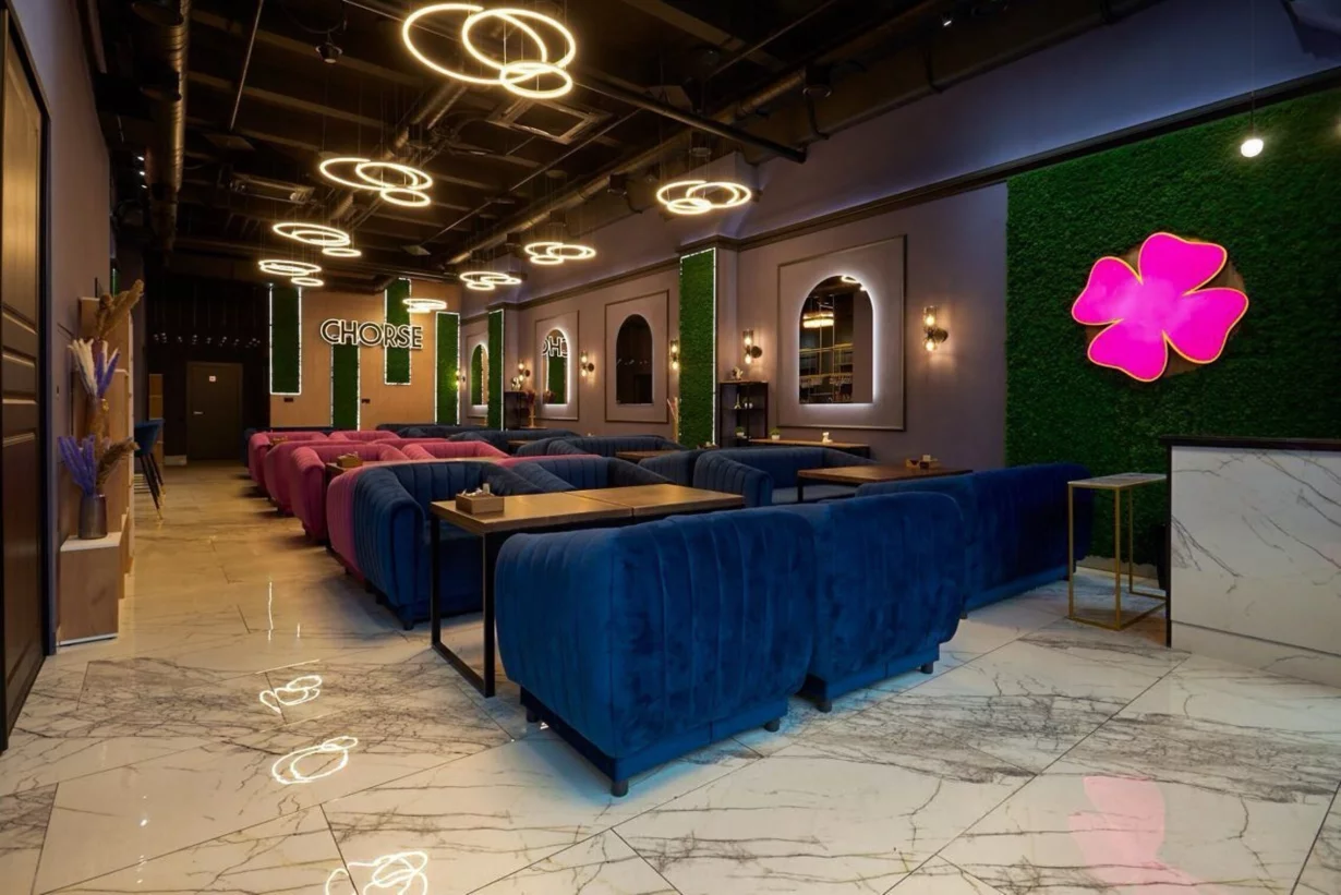 Интерьер/Экстерьер/Банкетная зона/Бар/Стол для двоих/Вход/Главный зал/Lounge зона лаунж Chorse Lounge фото