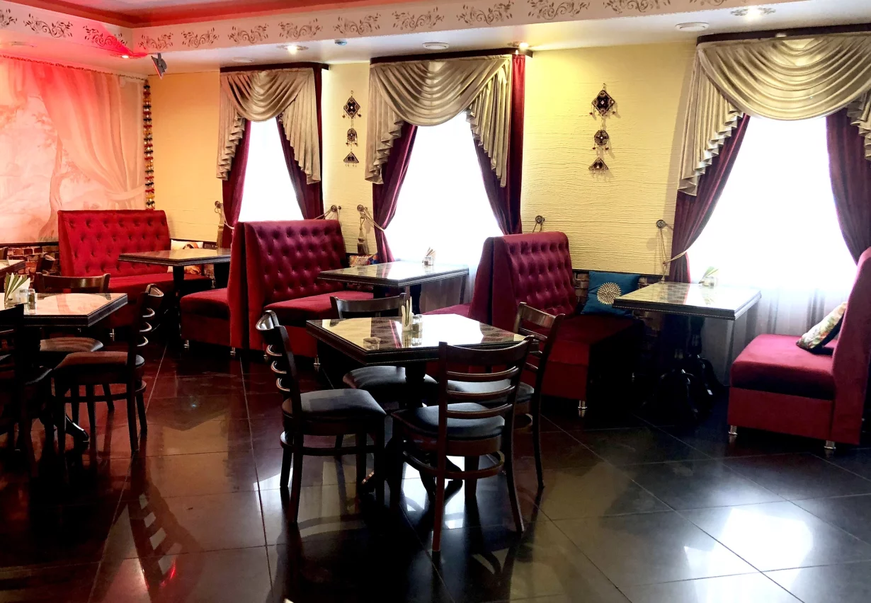 Интерьер/Экстерьер/Банкетная зона/Бар/Стол для двоих/Вход/Главный зал/Lounge зона ресторан Great Punjab фото