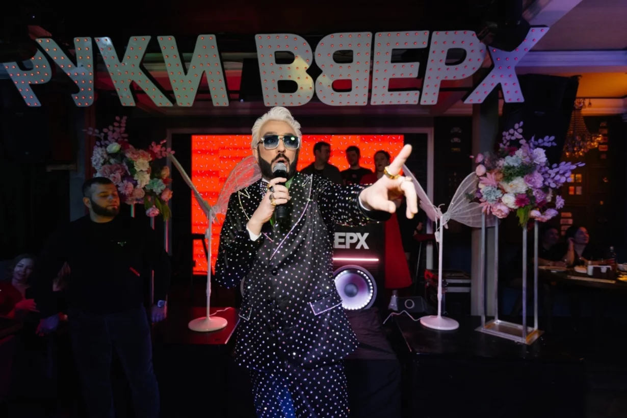 Интерьер/Экстерьер/Банкетная зона/Бар/Стол для двоих/Вход/Главный зал/Lounge зона бар Руки ВВерх! Бар фото