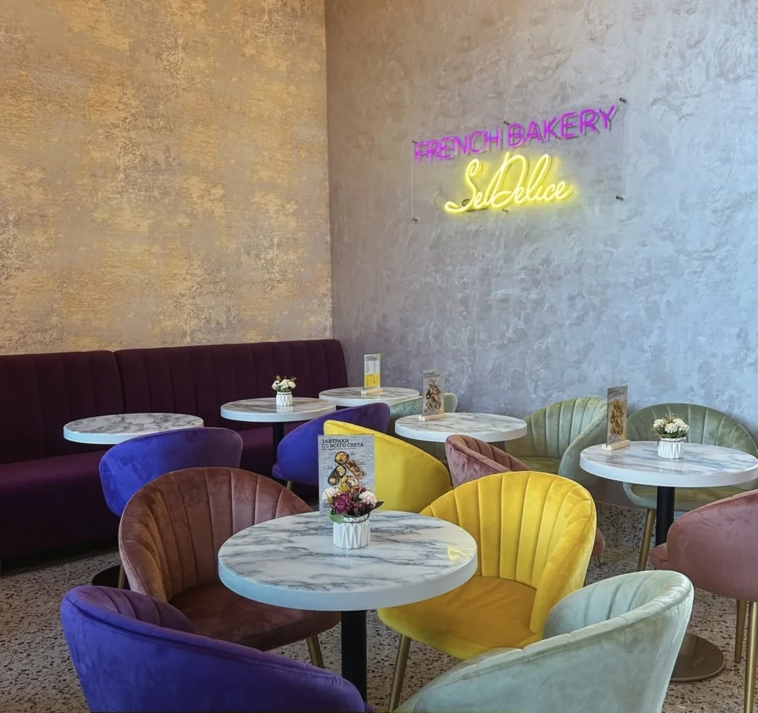 Интерьер/Экстерьер/Банкетная зона/Бар/Стол для двоих/Вход/Главный зал/Lounge зона кафе French Bakery SeDelice фото