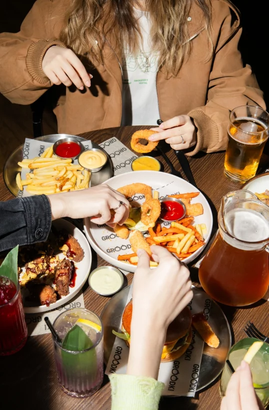 Интерьер/Экстерьер/Банкетная зона/Бар/Стол для двоих/Вход/Главный зал/Lounge зона бар Groodki фото