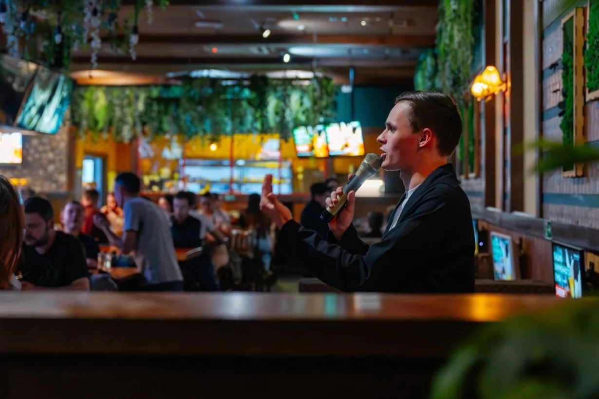 Интерьер/Экстерьер/Банкетная зона/Бар/Стол для двоих/Вход/Главный зал/Lounge зона бар For People фото