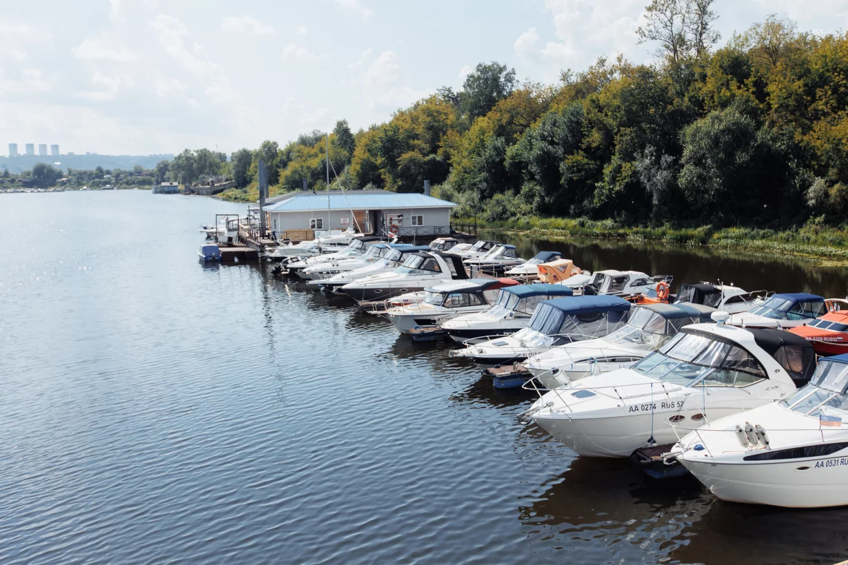 Интерьер/Экстерьер/Банкетная зона/Бар/Стол для двоих/Вход/Главный зал/Lounge зона ресторан Гавань фото