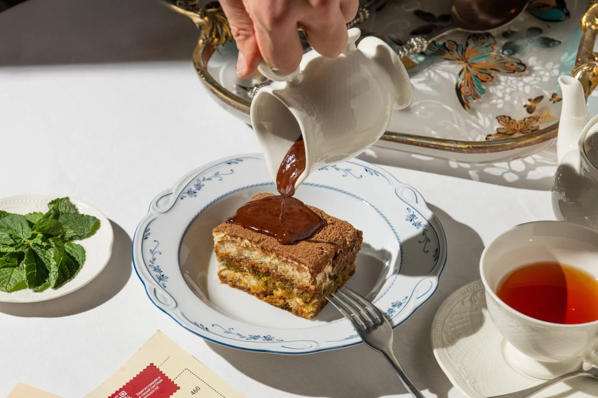 Интерьер/Экстерьер/Банкетная зона/Бар/Стол для двоих/Вход/Главный зал/Lounge зона ресторан Be Italian фото