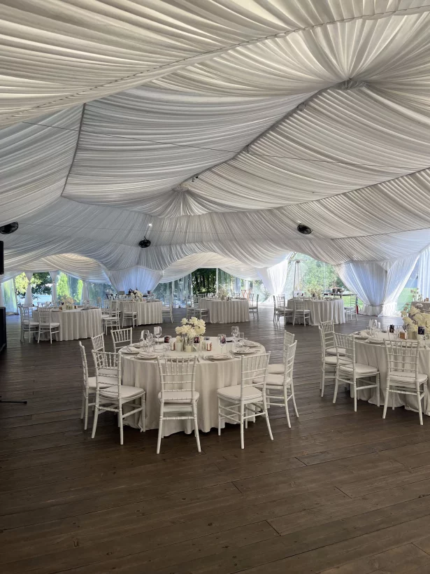 Интерьер/Экстерьер/Банкетная зона/Бар/Стол для двоих/Вход/Главный зал/Lounge зона ресторан Берег фото