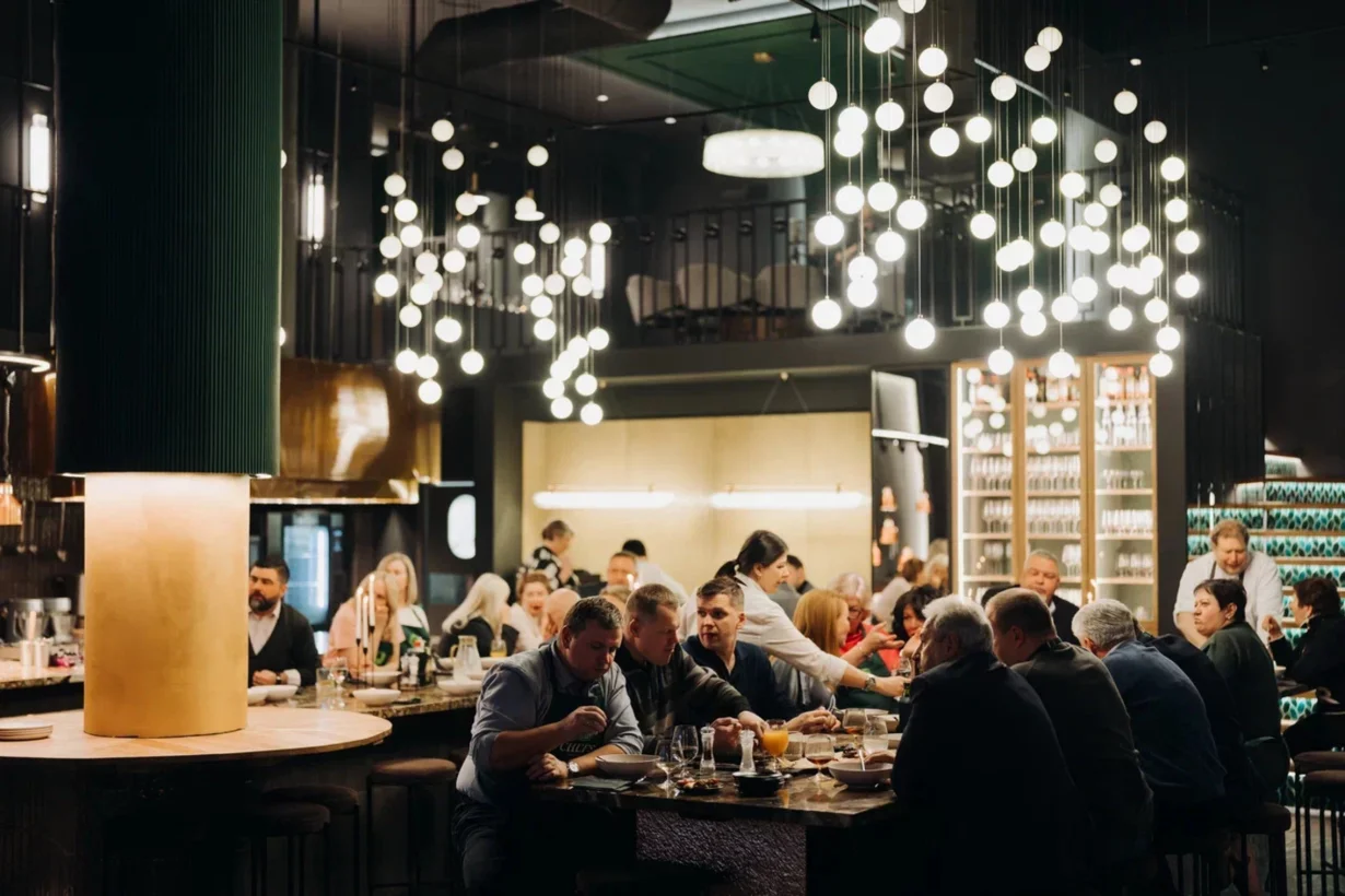 Интерьер/Экстерьер/Банкетная зона/Бар/Стол для двоих/Вход/Главный зал/Lounge зона кулинарная студия Chefs Eatertainment фото