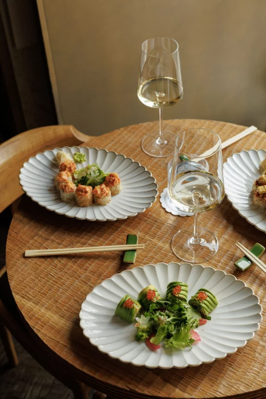 Интерьер/Экстерьер/Банкетная зона/Бар/Стол для двоих/Вход/Главный зал/Lounge зона ресторан Ro фото