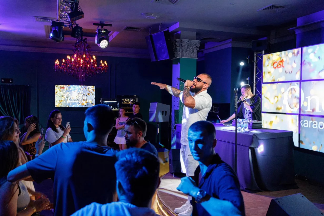 Интерьер/Экстерьер/Банкетная зона/Бар/Стол для двоих/Вход/Главный зал/Lounge зона караоке-клуб Опера фото