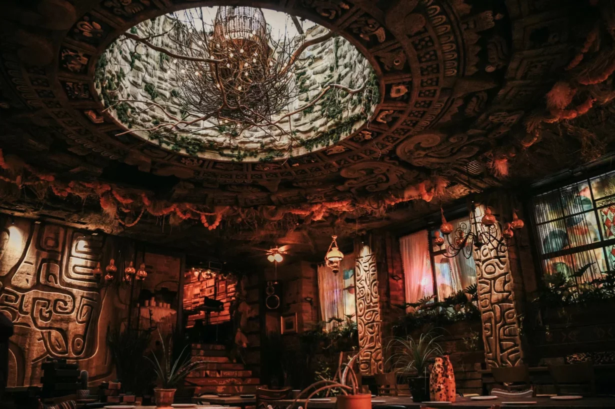 Интерьер/Экстерьер/Банкетная зона/Бар/Стол для двоих/Вход/Главный зал/Lounge зона ресторан Arrurru фото