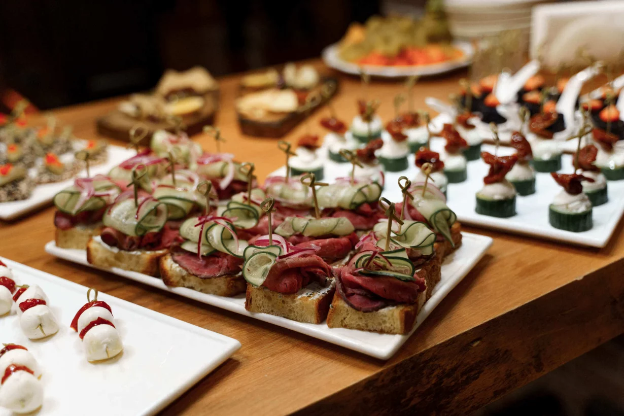 Интерьер/Экстерьер/Банкетная зона/Бар/Стол для двоих/Вход/Главный зал/Lounge зона бар Wine Story фото