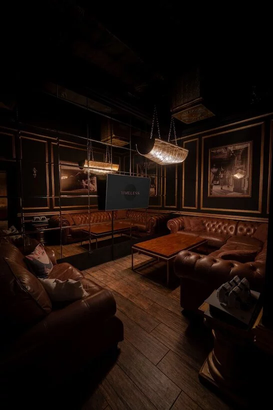 Интерьер/Экстерьер/Банкетная зона/Бар/Стол для двоих/Вход/Главный зал/Lounge зона кальянная Timeless Маяковская фото