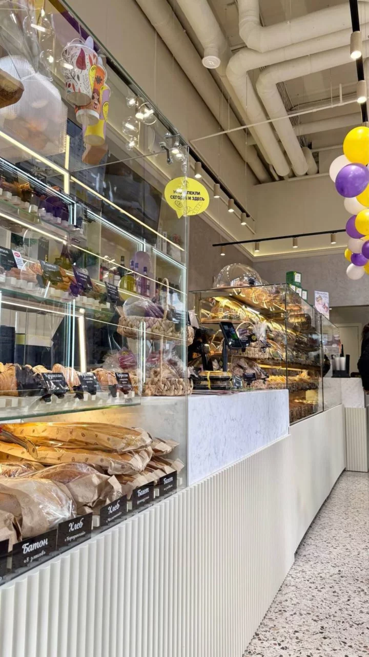 Интерьер/Экстерьер/Банкетная зона/Бар/Стол для двоих/Вход/Главный зал/Lounge зона пекарня French Bakery Sedelice фото