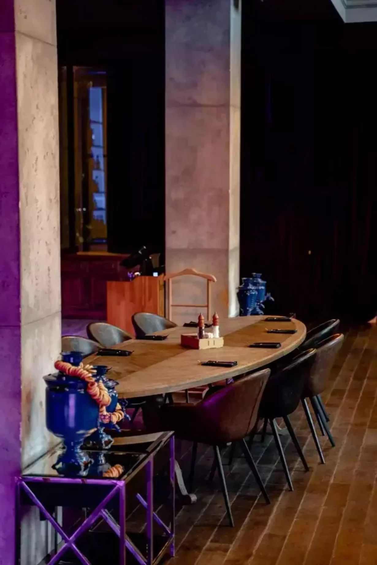 Интерьер/Экстерьер/Банкетная зона/Бар/Стол для двоих/Вход/Главный зал/Lounge зона ресторан Некрасов фото