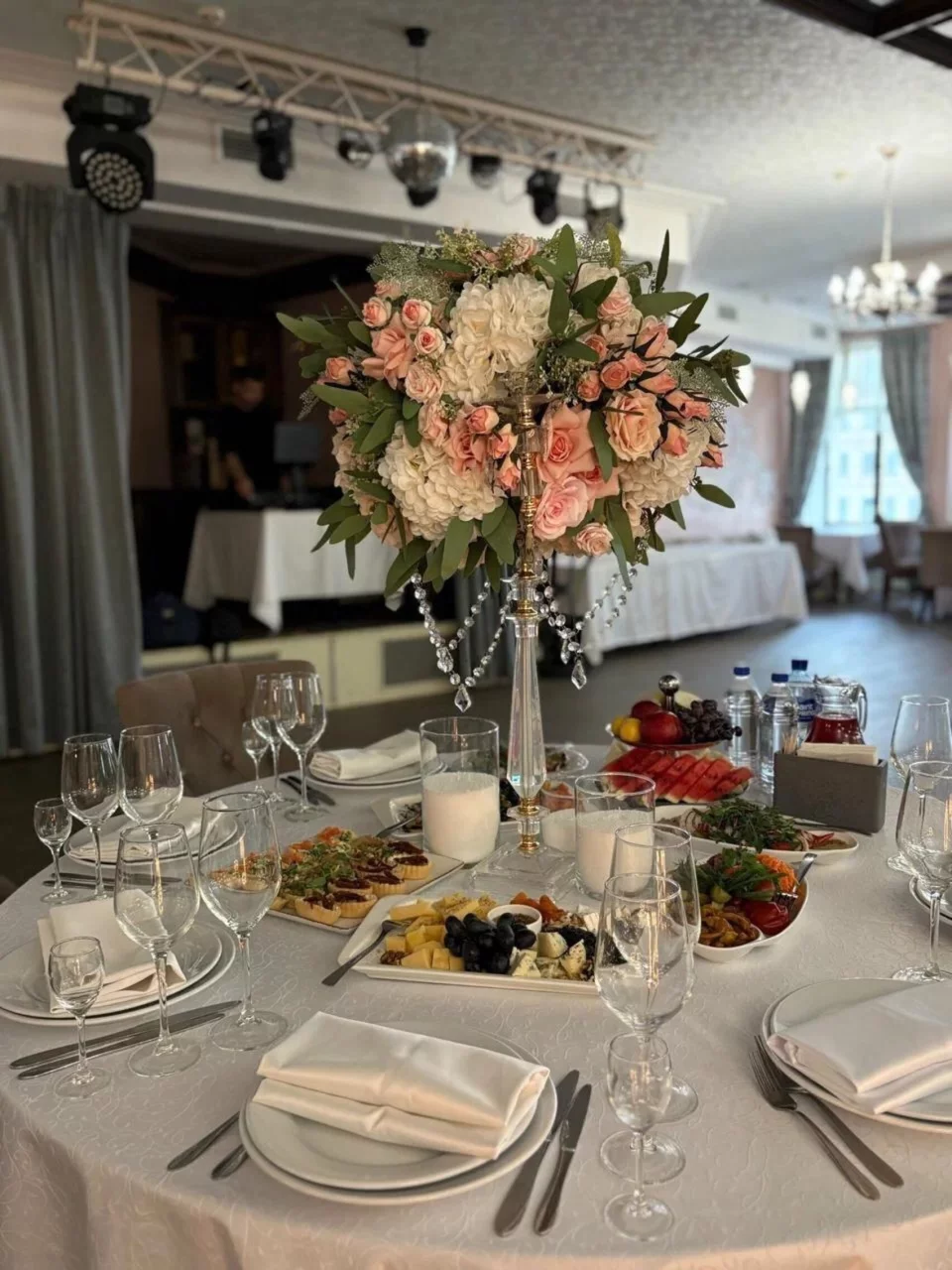 Интерьер/Экстерьер/Банкетная зона/Бар/Стол для двоих/Вход/Главный зал/Lounge зона ресторан Баязет фото