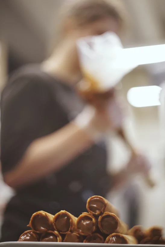 Интерьер/Экстерьер/Банкетная зона/Бар/Стол для двоих/Вход/Главный зал/Lounge зона кофейня Cosmic latte фото