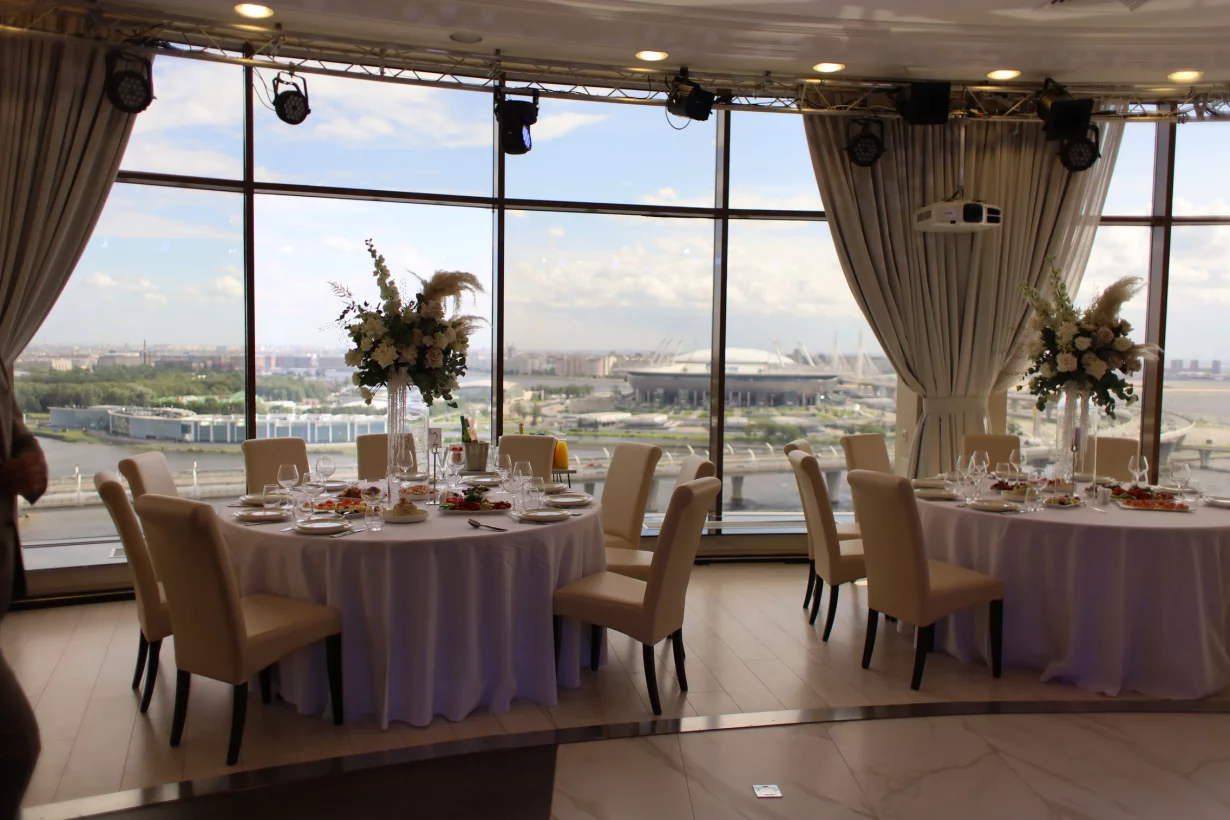 Интерьер/Экстерьер/Банкетная зона/Бар/Стол для двоих/Вход/Главный зал/Lounge зона ресторан Пространство 360 фото