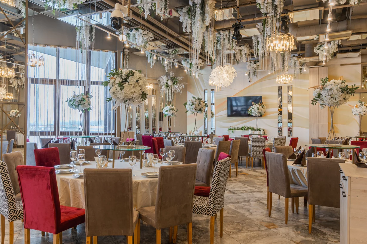 Интерьер/Экстерьер/Банкетная зона/Бар/Стол для двоих/Вход/Главный зал/Lounge зона банкетный зал Euphoria фото