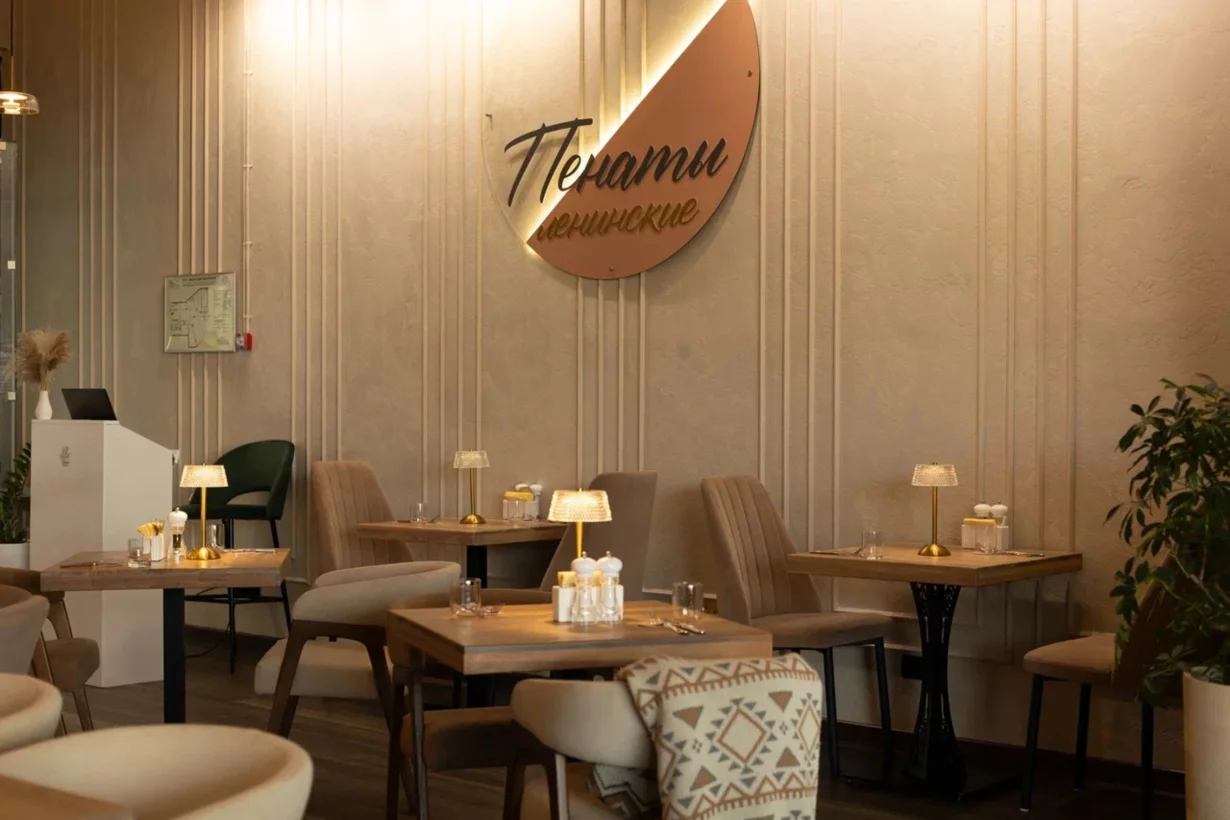 Интерьер/Экстерьер/Банкетная зона/Бар/Стол для двоих/Вход/Главный зал/Lounge зона ресторан Ленинские пенаты фото