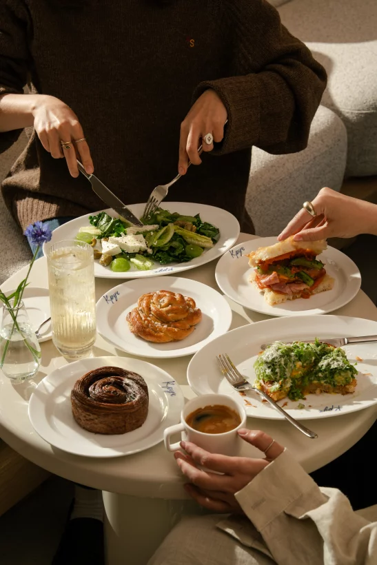 Интерьер/Экстерьер/Банкетная зона/Бар/Стол для двоих/Вход/Главный зал/Lounge зона кафе Круч фото