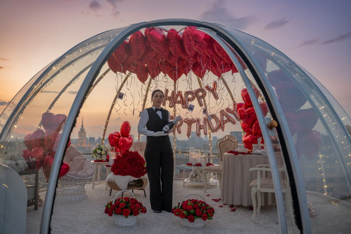 Интерьер/Экстерьер/Банкетная зона/Бар/Стол для двоих/Вход/Главный зал/Lounge зона лофт One Love фото