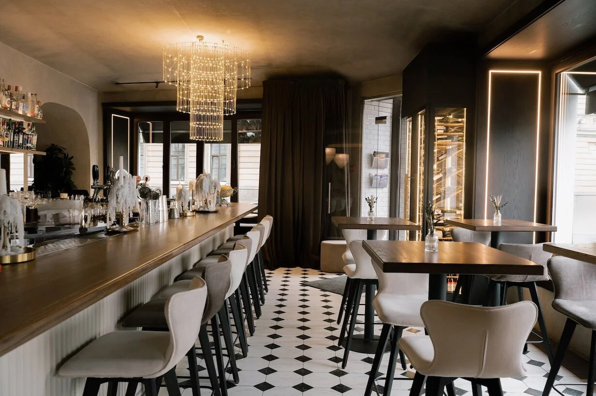 Интерьер/Экстерьер/Банкетная зона/Бар/Стол для двоих/Вход/Главный зал/Lounge зона ресторан Lorenzo Medici фото