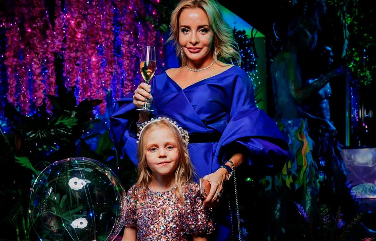 Интерьер/Экстерьер/Банкетная зона/Бар/Стол для двоих/Вход/Главный зал/Lounge зона банкетный зал Arbat 21 фото