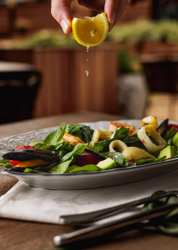 Интерьер/Экстерьер/Банкетная зона/Бар/Стол для двоих/Вход/Главный зал/Lounge зона ресторан Берег фото