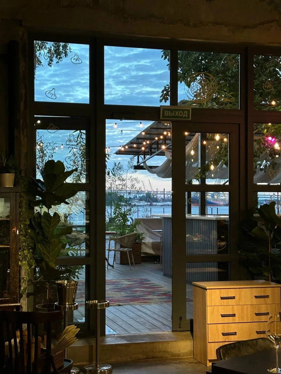 Интерьер/Экстерьер/Банкетная зона/Бар/Стол для двоих/Вход/Главный зал/Lounge зона ресторан Pádre Khinkali фото