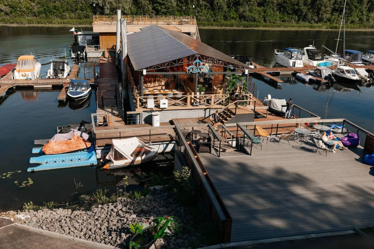 Интерьер/Экстерьер/Банкетная зона/Бар/Стол для двоих/Вход/Главный зал/Lounge зона ресторан Гавань фото