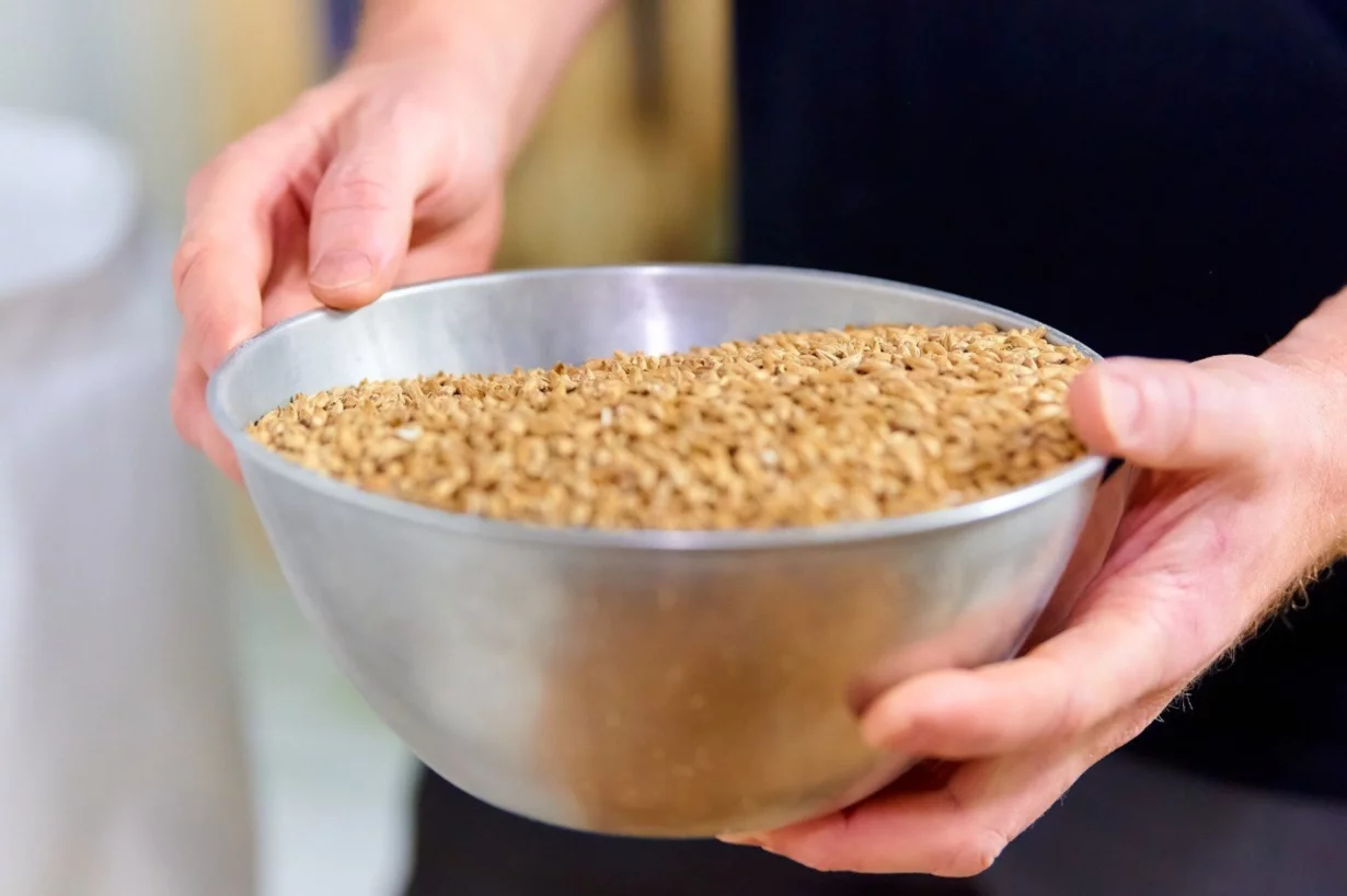 Интерьер/Экстерьер/Банкетная зона/Бар/Стол для двоих/Вход/Главный зал/Lounge зона бар Pivzavod77 фото